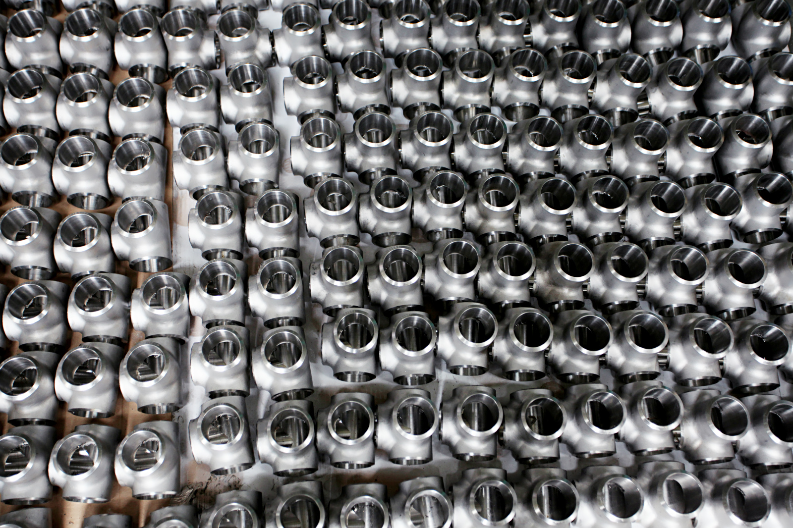 成品庫擺放規律整齊